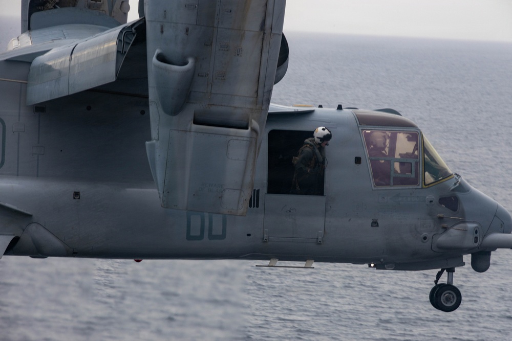 QUART 26.2: VMM-364 conducts deck landing qualifications aboard USS Makin Island
