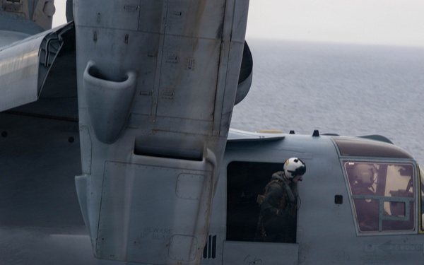 QUART 26.2: VMM-364 conducts deck landing qualifications aboard USS Makin Island