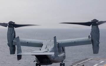 QUART 26.2: VMM-364 conducts deck landing qualifications aboard USS Makin Island