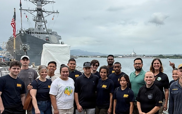 USS Wayne E. Meyer hosts Hawaii Navy Officer Recruiting Command
