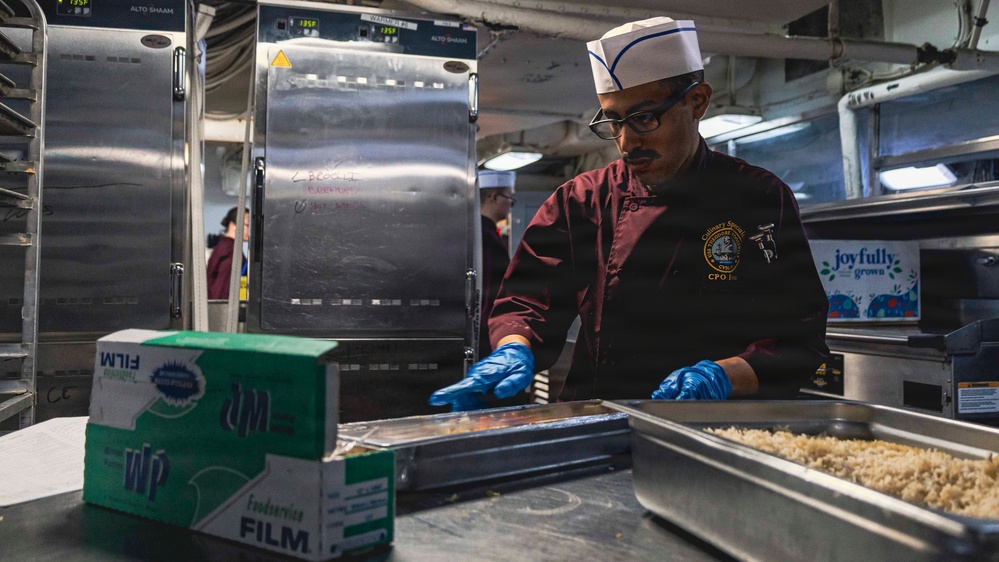 USS Theodore Roosevelt Prepares Food for Sailors