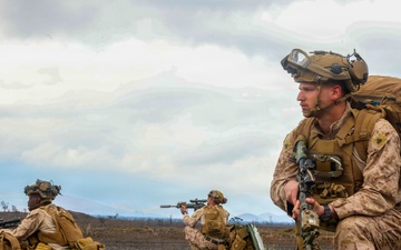 3rd LCT Marines conduct air insert training with U.S. Army CH-47 Chinooks