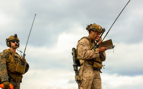 3rd LCT Marines conduct air insert training with U.S. Army CH-47 Chinooks