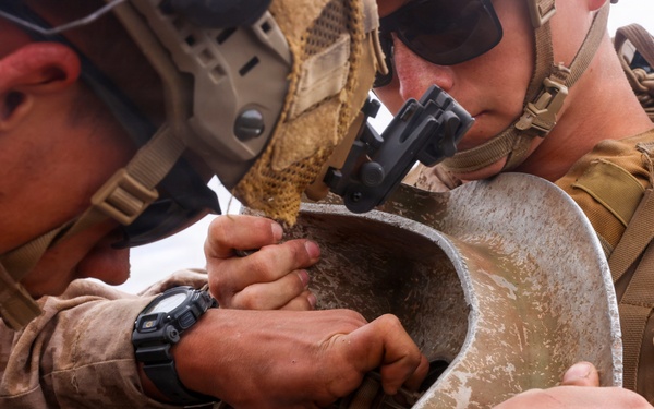 3rd LCT Marines conduct air insert training with U.S. Army CH-47 Chinooks