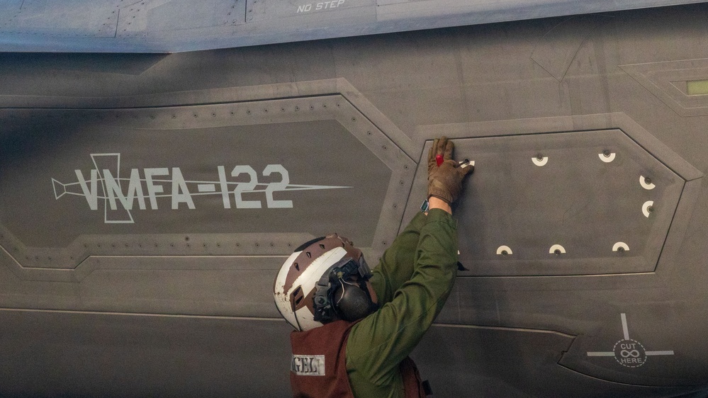 11th MEU Marines, Sailors Conduct F-35B Maintenance Aboard USS Boxer