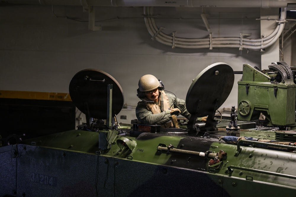 QUART 26.2: 3rd Assault Amphibian Battalion ship to ship transfer aboard USS Makin Island