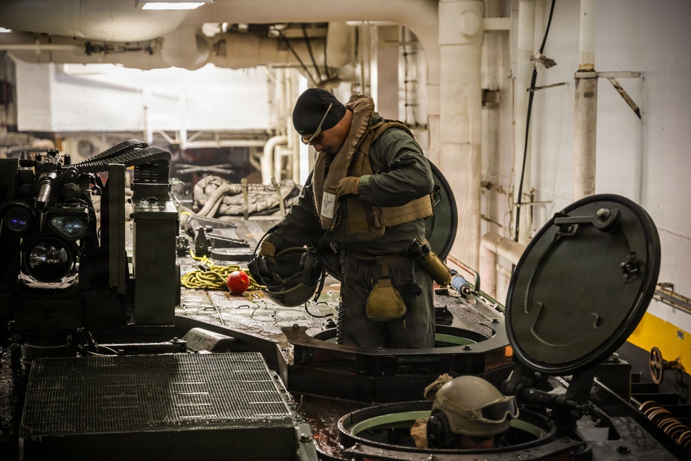 QUART 26.2: 3rd Assault Amphibian Battalion ship to ship transfer aboard USS Makin Island