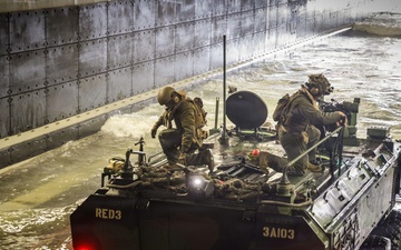 QUART 26.2: 3rd Assault Amphibian Battalion ship to ship transfer aboard USS Makin Island