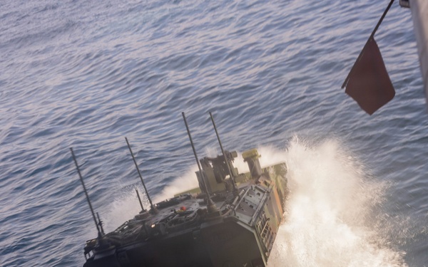 QUART 26.2: 3rd AA Bn. conduct Ship to Shore operations onboard USS Makin Island