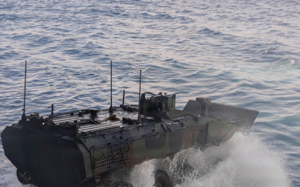 QUART 26.2: 3rd AA Bn. conduct Ship to Shore operations onboard USS Makin Island