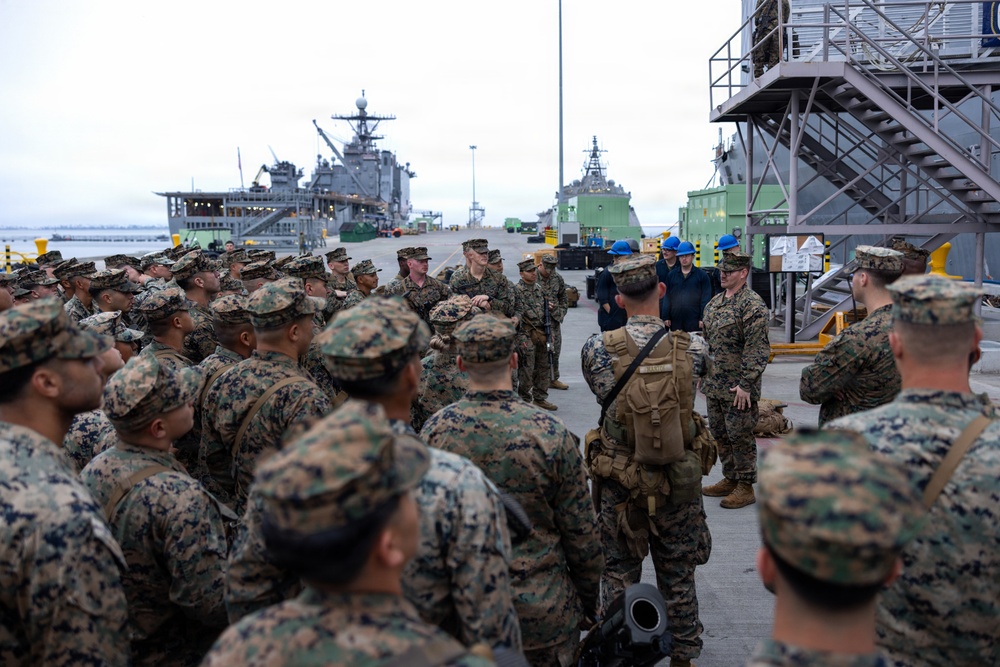 11th MEU Marines Embark the USS Comstock