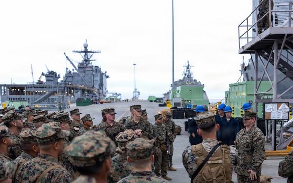 11th MEU Marines Embark the USS Comstock