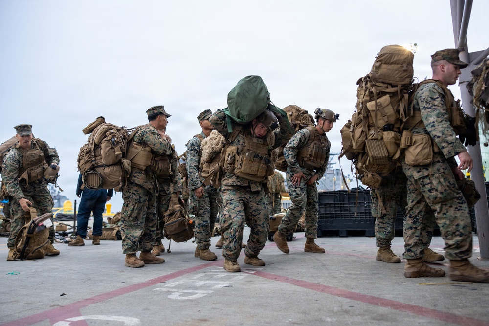 11th MEU Marines Embark the USS Comstock