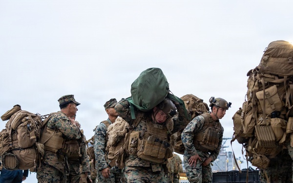 11th MEU Marines Embark the USS Comstock