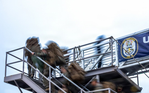 11th MEU Marines Embark the USS Comstock