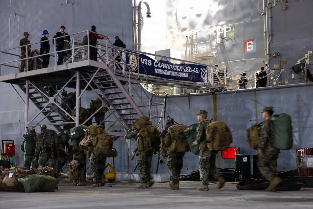 11th MEU Marines Embark the USS Comstock