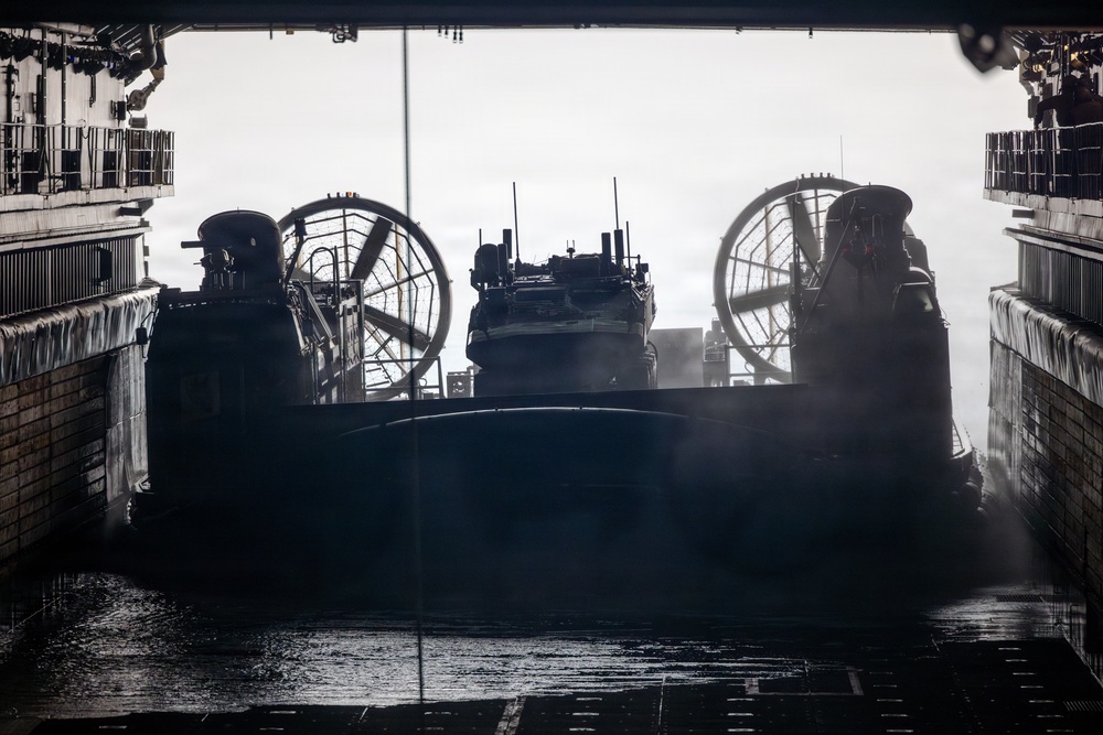 11th MEU Marines, Sailors Conduct Well-Deck Operations Aboard USS Comstock