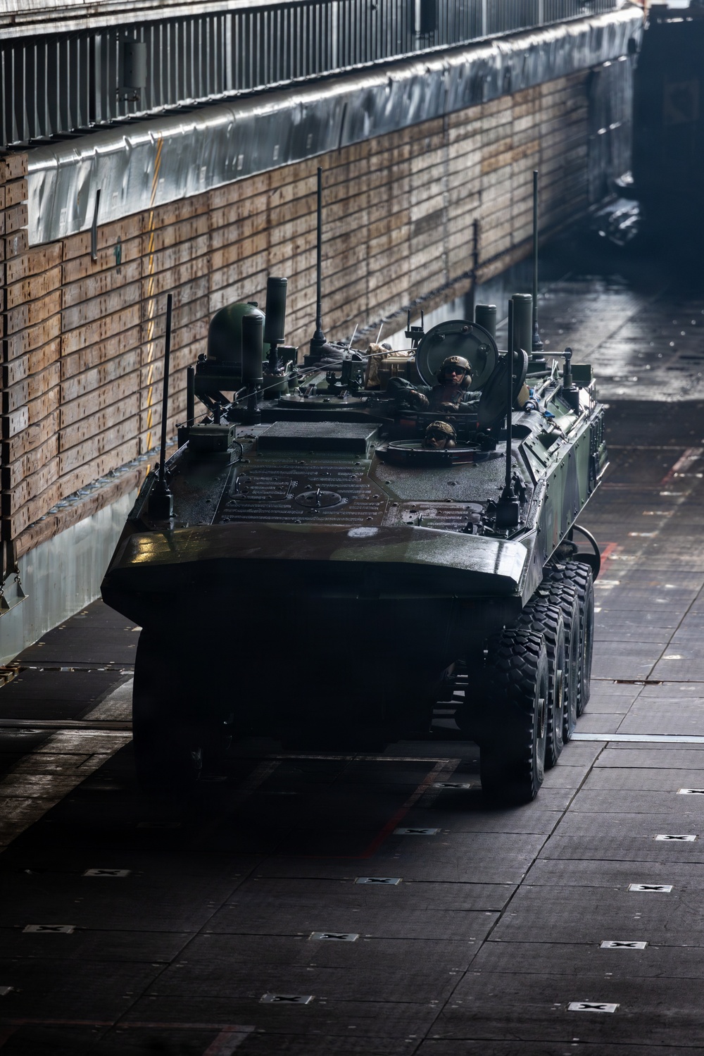11th MEU Marines, Sailors Conduct Well-Deck Operations Aboard USS Comstock