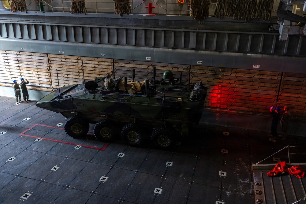 11th MEU Marines, Sailors Conduct Well-Deck Operations Aboard USS Comstock