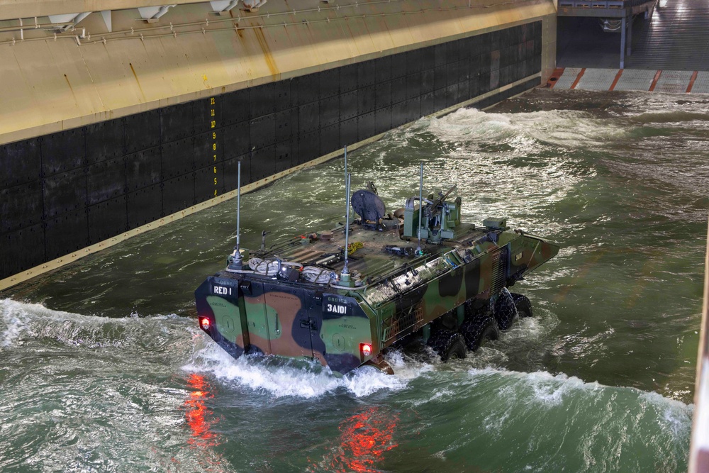 QUART 26.2: 3rd AA Bn. Conducts Ship to Shore Operations Aboard USS Makin Island