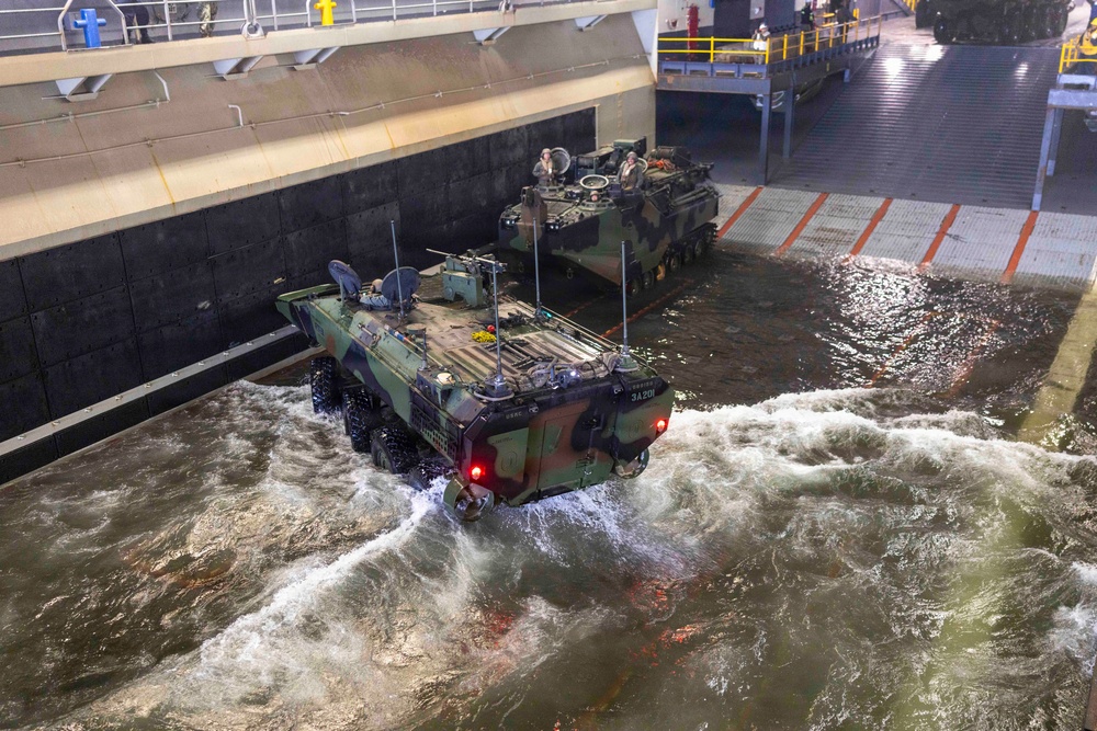 QUART 26.2: 3rd AA Bn. Conducts Ship to Shore Operations Aboard USS Makin Island