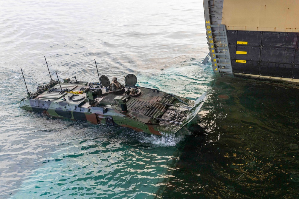 QUART 26.2: 3rd AA Bn. Conducts Ship to Shore Operations Aboard USS Makin Island