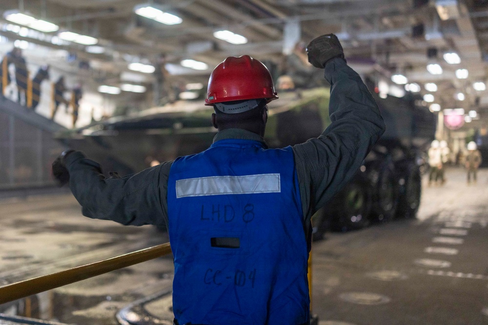 QUART 26.2: 3rd AA Bn. Conducts Ship to Shore Operations Aboard USS Makin Island