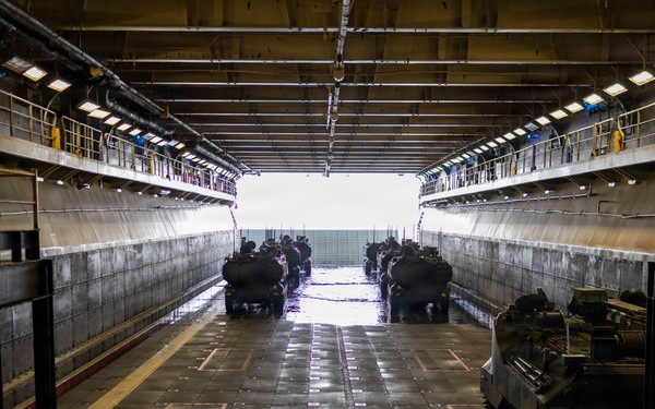 QUART 26.2: 3rd AA Bn. Conducts Ship to Shore Operations Aboard USS Makin Island
