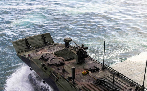 QUART 26.2: 3rd AA Bn. Conducts Ship to Shore Operations Aboard USS Makin Island