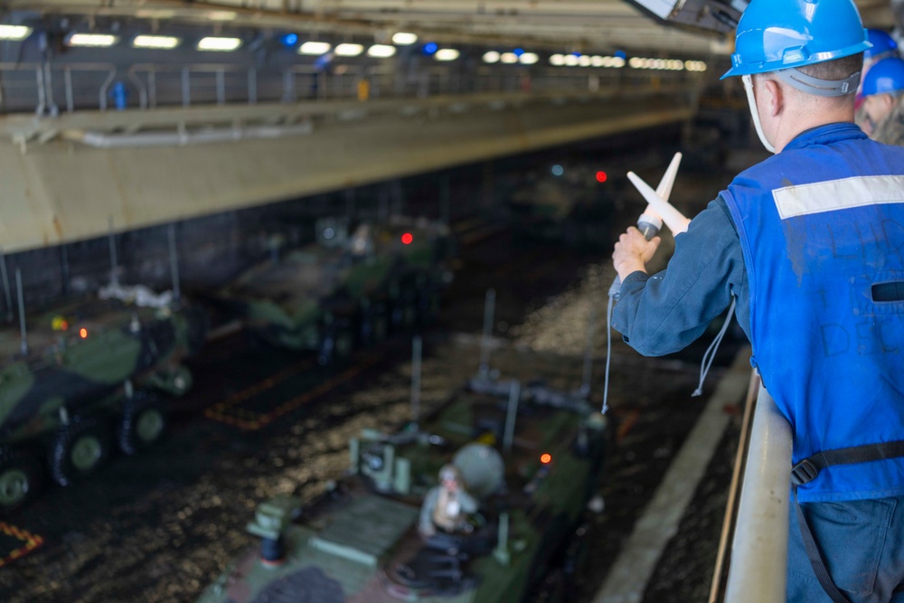 QUART 26.2: 3rd AA Bn. Conducts Ship to Shore Operations Aboard USS Makin Island