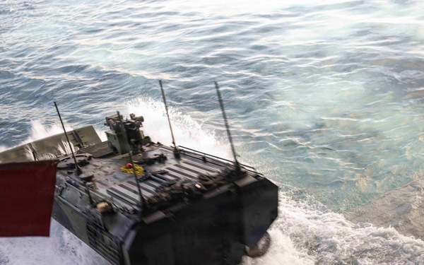 QUART 26.2: 3rd AA Bn. Conducts Ship to Shore Operations Aboard USS Makin Island