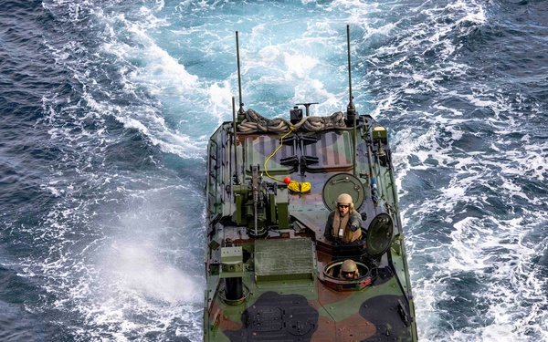 QUART 26.2: 3rd AA Bn. Conducts Ship to Shore Operations Aboard USS Makin Island