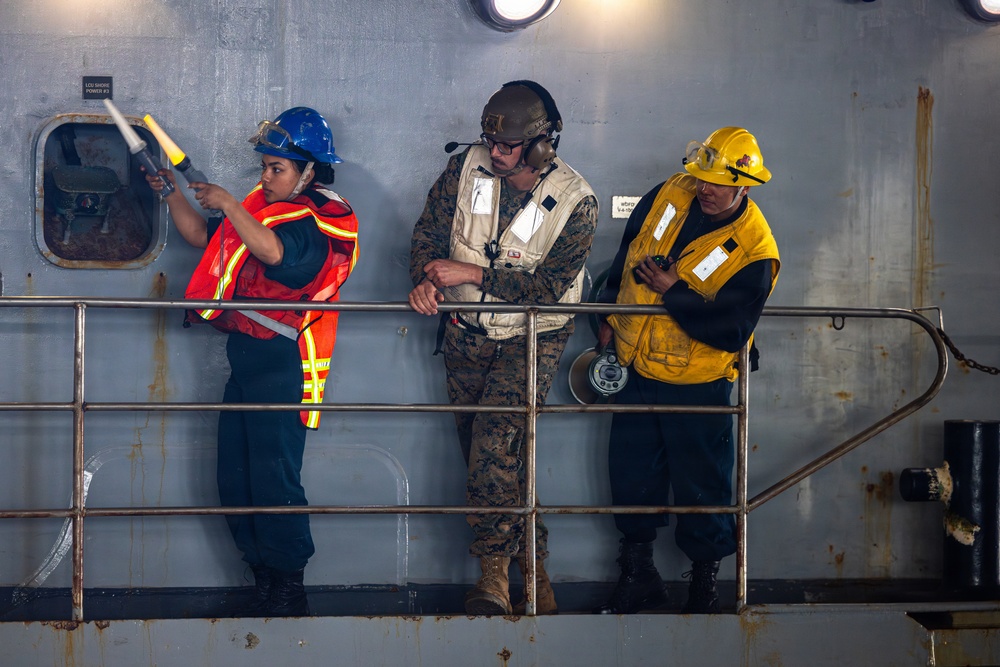 11th MEU Marines, Sailors Conduct Well-Deck Operations Aboard USS Comstock