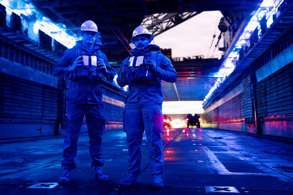 11th MEU Marines, Sailors Conduct Well-Deck Operations Aboard USS Comstock
