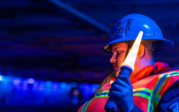 11th MEU Marines, Sailors Conduct Well-Deck Operations Aboard USS Comstock