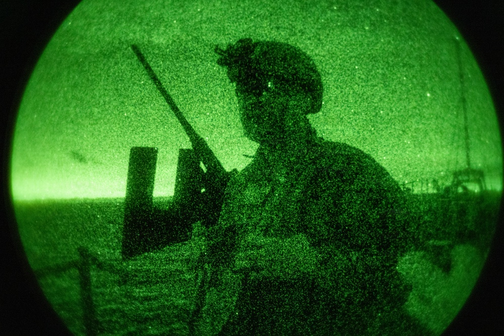 11th MEU Marines, Sailors Conduct Defense of the Amphibious Task Force Aboard USS Comstock