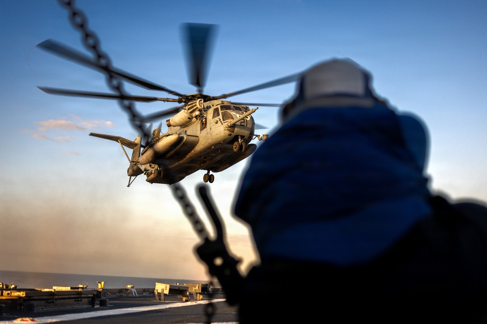 11th MEU Marines, Sailors Conduct Flight Deck Operations Aboard USS Comstock