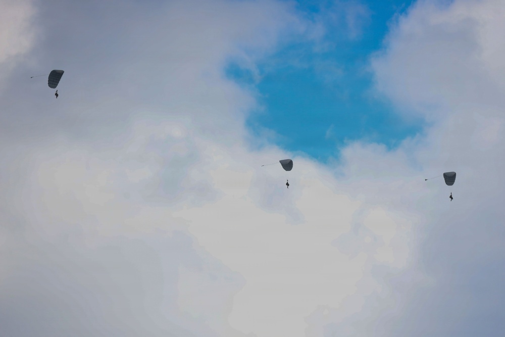 3d Reconnaissance Battalion Executes Military Freefall Jump