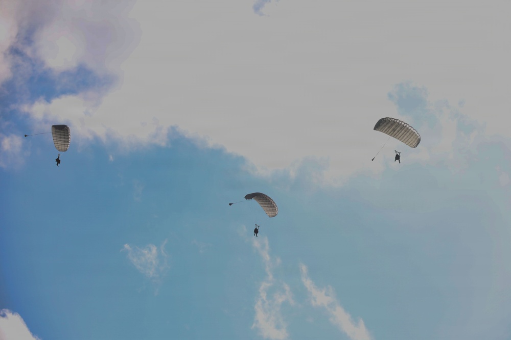 3d Reconnaissance Battalion Executes Military Freefall Jump
