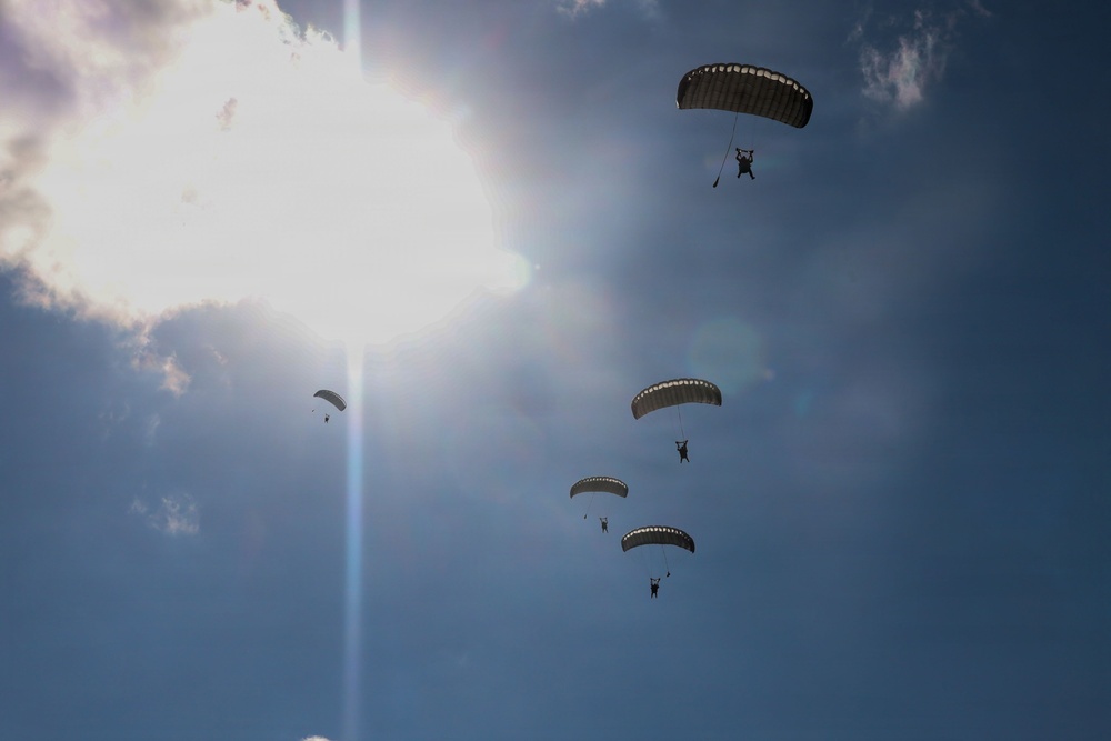 3d Reconnaissance Battalion Executes Military Freefall Jump