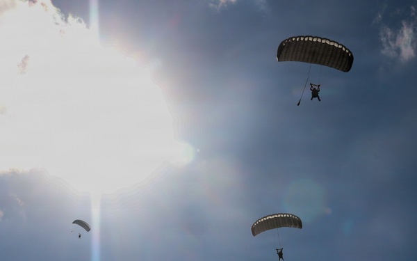 3d Reconnaissance Battalion Executes Military Freefall Jump