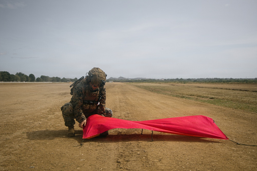 22nd MEU(SOC) | VMM-263 (Rein.) Air Delivery Ground Refueling Exercise