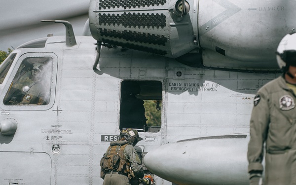 22nd MEU(SOC) | VMM-263 (Rein.) Air Delivery Ground Refueling Exercise
