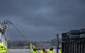 Texas National Guardsmen Responds to Roadway Accidents and Clears Hazards