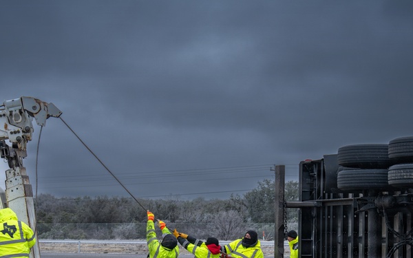 Texas National Guardsmen Responds to Roadway Accidents and Clears Hazards