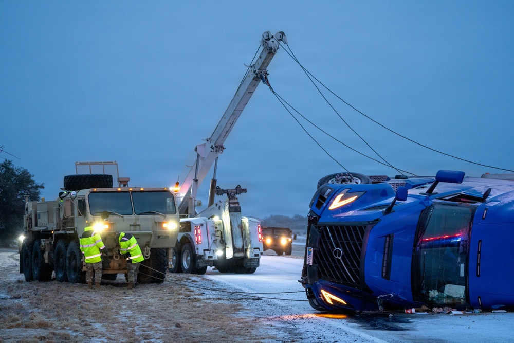 Texas National Guardsmen Responds to Roadway Accidents and Clears Hazards
