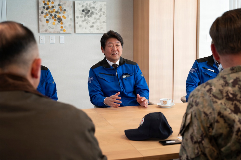 Capt. Fontaine Visits Hosei