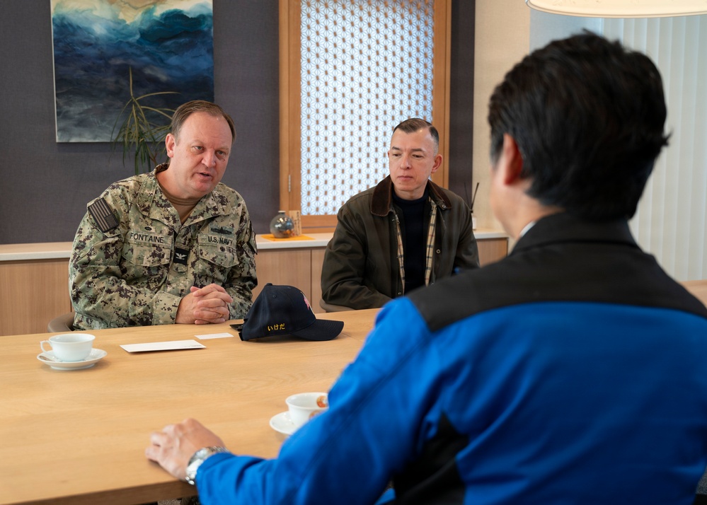 Capt. Fontaine Visits Hosei