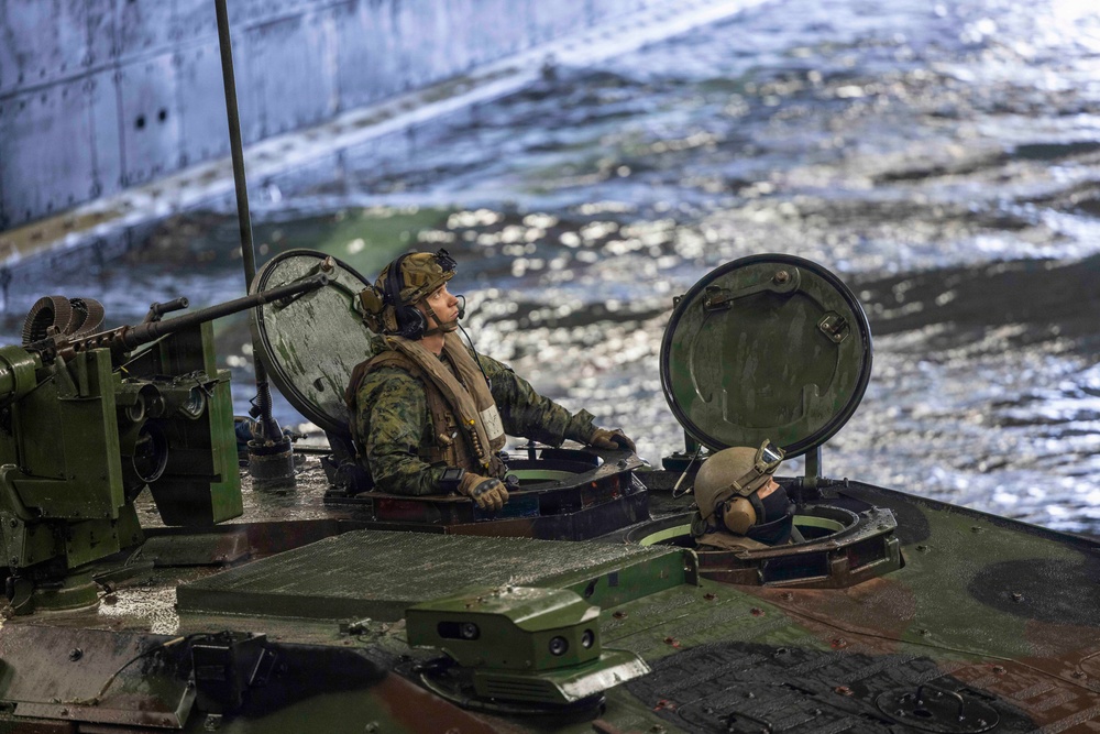 QUART 26.2: 3rd AA Bn. Conducts Ship to Ship Operations Aboard USS Makin Island