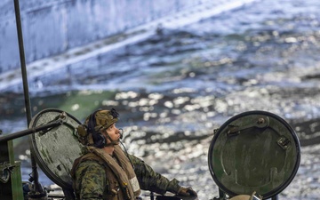 QUART 26.2: 3rd AA Bn. Conducts Ship to Ship Operations Aboard USS Makin Island